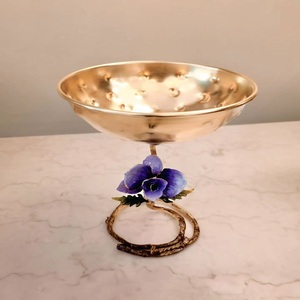 Cuenco de Diwali con Base de Latón, Decoración Artesanal de Latón para Mesa con Flores, Adorno Religioso para Ceremonias y Festivales en el Hogar, También para Regalo - Product Image 1