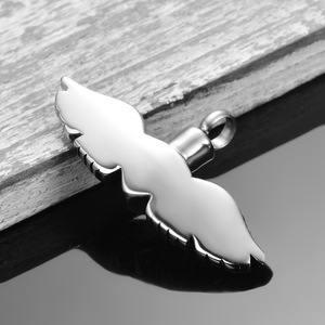 Collier en acier inoxydable avec ailes d'ange et cœur pour cendres, pendentif commémoratif, bijou souvenir pour hommes et femmes - Product Image 4