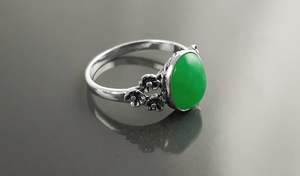 แหวนหยกเขียวธรรมชาติแท้ เงินสเตอร์ลิง รูปไข่ ประดับอัญมณี สไตล์วินเทจ เครื่องประดับที่สวมใส่สบาย - Product Image 3