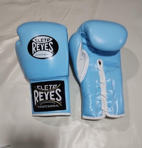 Guantes de Boxeo de Cuero Vacuno Premium Estilo Mexicano Cleto Reyes con Cierre de Cordones, Protector Nasal y Protector Inguinal - Product Image 6
