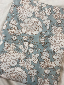 Tela de Algodón Clásica con Diseño Floral de Jaipur, Color Azul, por Metro - Product Image 4