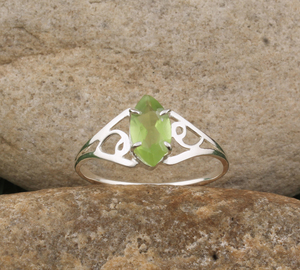 Bague de mariage classique en péridot naturel, argent sterling 925, pierre précieuse de naissance ronde simple pour femmes, vente en gros - Product Image 4