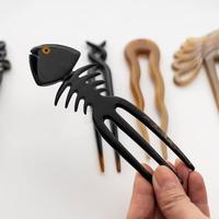 Épingle à Cheveux Faite Main de Haute Qualité en Corne de Buffle Écologique, Forme Animale Sculptée, Motif Squelette de Poisson, Artisanat Naturel