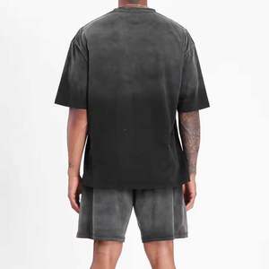 Ensemble 2 pièces décontracté pour homme : T-shirt à épaules tombantes et short assorti – Collection été 2026 - Product Image 2