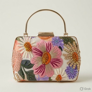 Pochette brodée florale perlée faite à la main avec anse en anneau doré, capacité jusqu'à 1L, fermeture à rabat pour soirée - Product Image 3