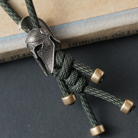 Perle de couteau en laiton sculptée en forme de casque, accessoire de pendentif pour lanière tressée à la main en paracorde, outil EDC pour activités de plein air et DIY