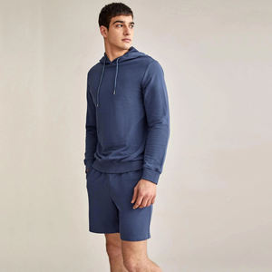 Ensemble sweat à capuche et short en polaire personnalisé pour homme – Tissu respirant et écologique avec poches - Product Image 4