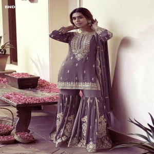 Ensemble prêt-à-porter Sharara-Suit et Dupatta en soie Chinon allemande de créateur, avec broderie, cordon et travail de sequins, fournisseur indien - Product Image 1