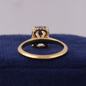 Bague en or jaune 10 carats avec diamant de laboratoire taille coussin de 4,00 carats, style ancienne mine, halo dissimulé - Product Image 4