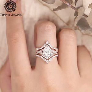 Bague de Fiançailles et d'Éternité Classique pour Femme Charm_Jewells en Argent Plaqué Or Rose 18K avec Moissanite Taille Coussin et Sertissage à Griffes IGI - Product Image 6