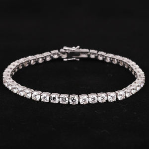 Pulsera de tenis de oro macizo de 14K con moissanita redonda, engaste de puntas, joyería fina clásica para hombre - Product Image 1