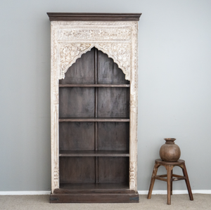 Librería de Madera Tallada a Mano, Estilo Rústico, con Parte Superior Arqueada, 4 Estantes, para Sala de Estar, Dormitorio u Hogar - Product Image 1