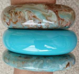 Bracelet manchette épais et rond en résine de fibre d'acétate pour femme, bijou de poignet en acrylique pour soirée, usage quotidien ou décontracté - Product Image 3