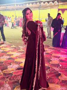 Lehenga Choli en velours épais pur avec broderie, manches en dentelle fantaisie et dupatta à bordure sur quatre côtés, tenue entièrement cousue - Product Image 5