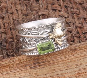 Bague en argent sterling avec peridot naturel serti clos, motif abeille, bijou pierre de naissance d'août, cadeau unique pour fête ou mariage - Product Image 1