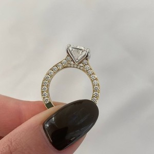 Anillo de Compromiso VVS Diam Premium PT950 de Platino con Corte Cojín de Moissanita Certificada, Banda de Diamantes Pavé con Halo Oculto, Anillo de Boda de Alta Gama - Product Image 6
