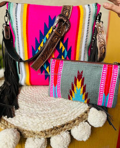 Venta al por mayor a mano de cuero de sillín manta borla bolso elegante tallado a mano de cuero de sillín manta cartera mujeres Combo Set - Product Image 4