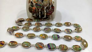 Chaîne de pierres précieuses avec connecteur en agate Fordite Briolette 10x15mm - Product Image 4