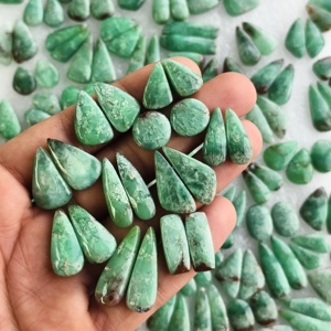 พลอยคริสโซเพรสสีเขียวธรรมชาติคู่เหมือนกันสำหรับทำต่างหู ขนาด 11x11x5 มม. 28x10x5 มม. น้ำหนักรวม 18 กะรัต พลอยหลวมสำหรับทำเครื่องประดับ - Product Image 1