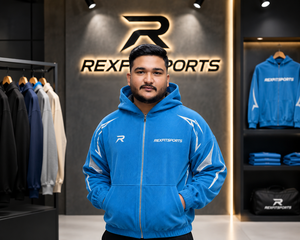 เสื้อฮู้ดซิปอัพผ้าคอร์ดูรอยสีฟ้าสกายบลูแบบสั่งทำพิเศษ REXFITSPORTS 2026 รุ่น Unisex บุขนเฟลซ สไตล์สตรีทแวร์ ซิปยาวเต็มตัว พร้อมลายกราฟิกที่แขนเสื้อ - Product Image 3