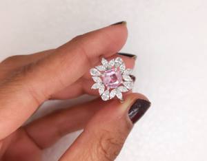 Anillo de Compromiso con Halo y Corte Cojín Rosa de 1.15 Ct, Oro Rosa de 14K, Anillos de Diamantes Cultivados en Laboratorio, Estilo Floral Marquesa, Aniversario, Boda - Product Image 1