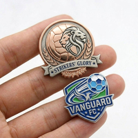 Cartoon-Anime-Stil Weltfußball-Emaille-Pin für Fans, Sammlerstücke, Anstecknadel, Fußball-Meisterschaft