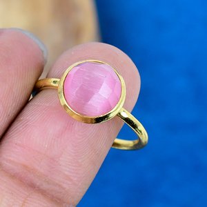 Bague artisanale en quartz rose naturel Monalisa de forme ronde, plaqué or 18 carats sur argent sterling 925 - Product Image 3