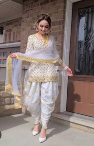Vestidos Anarkali Punjabi, Ropa India y Pakistaní, Prendas Étnicas Elegantes Bordadas, Colección para Fiestas y Bodas, Uso Diario - Product Image 4