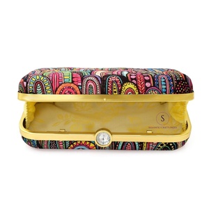 Magnifique sac à main pour femme imprimé plumes de paon, pochette de soirée Sagun avec bandoulière chaîne détachable - Product Image 5