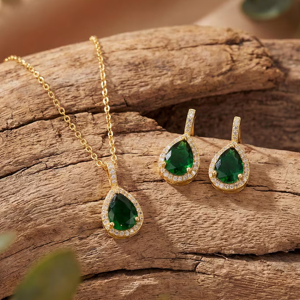 Ensemble de collier avec pendentif plaqué or 18 carats pour femmes, serti de cristaux verts en forme de poire, design goutte d'eau, bijoux de mariage classiques - Product Image 3