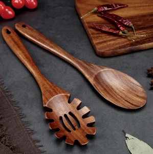 Cuillère à pâtes en bois avec long manche et design rainuré à prix abordable - Product Image 5