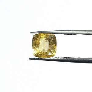 พลอยแซฟไฟร์สีเหลืองทรงคุชชั่นธรรมชาติ 5.05 กะรัต จากศรีลังกา สำหรับทำเครื่องประดับและแหวน รุ่น YCWX-155 - Product Image 1