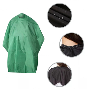 Nouvelle cape de coiffeur légère unisexe imperméable respirante en polyester avec impression de logo personnalisé - Product Image 2