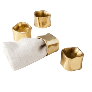 Anneaux de serviette de luxe dorés effet métal fondu, porte-serviettes en aluminium sculpté organique pour mariages, dîners et événements – Meilleur prix - Product Image 1