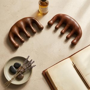 Peigne de massage en bois de santal naturel, 2 cm d'épaisseur, outil multi-usage Gua Sha et acupression pour le cuir chevelu et le cou - Product Image 2