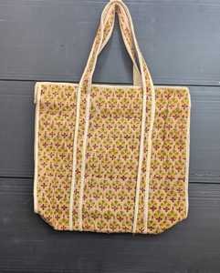 Bolso tote de algodón acolchado hecho a mano, estampado en bloques, bolso grande de hombro para compras, viajes, yoga y gimnasio, regalos de invierno. - Product Image 2