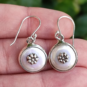 Boucles d'oreilles faites à la main en argent sterling 925 avec perles de culture d'eau douce, pierres précieuses blanches, bijoux pour femme, pierre de naissance de juin - Product Image 1