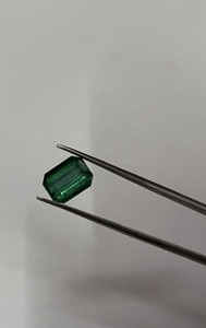 Émeraude naturelle de 3,5 carats, taille émeraude, provenant de Zambie, couleur vert vif, grande clarté, certifiée IGI, qualité supérieure, Sadiya International - Product Image 5