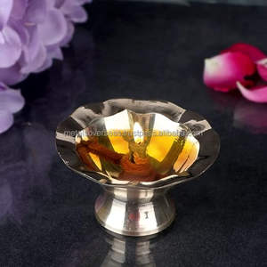 Lampe Diya en laiton faite à la main, lampe à huile traditionnelle pour le festival Diwali, la Puja et la décoration du temple à domicile - Product Image 3