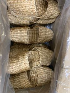 Chaussons artisanaux haut de gamme en jacinthe d'eau, tissés naturellement, pour hôtels, spas, centres de bien-être et usage domestique – Vente en gros Vietnam - Product Image 2