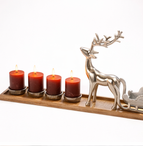 Porte-bougie de luxe en aluminium argenté en forme de renne avec traîneau sur plateau en bois de mangue à 4 emplacements, décoration festive pour centre de table de l'Avent - Product Image 4