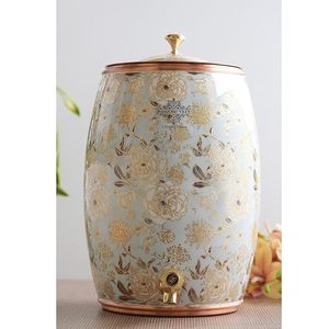 Distributeur d'eau en cuivre avec motif floral doré et robinet pour usage domestique - Product Image 1