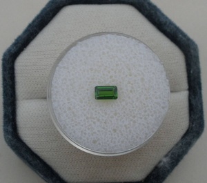 Diopsido de Cromo Verde Natural, Gema Esmeralda Facetada Suelta de 5x3mm - Product Image 1