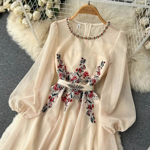 Elegante Vestido Maxi de Malla con Bordado Floral, Corte en A, Mangas Abullonadas y Cinturón Adornado para Bodas y Festivales - Product Image 1