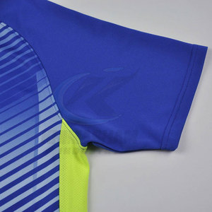 Conception OEM, fabrication en usine, tissu respirant en polyester de haute qualité, service OEM personnalisé, uniforme de football pour hommes - Product Image 2