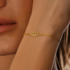Bracelet à double chaîne en or jaune avec fleur de lotus et diamant cultivé en laboratoire - Product Image 4