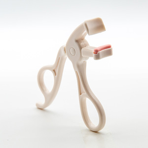 Recourbe-cils manuel sans cadre en acier inoxydable durable, à dents, pour un recourbement et une tenue parfaits, portable, grand angle, style tournesol, vente en gros - Product Image 4