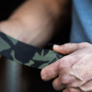 Correas de levantamiento ajustables de neopreno con logo personalizado para uso en entrenamiento de gimnasio, correas de levantamiento para fitness. - Product Image 5