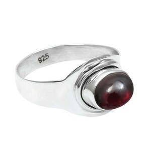 Fabuloso Anillo Ovalado con Gema de Granate Rojo, Elaborado con Plata de Ley 925, Joyería Bohemia de Plata para Ella - Product Image 1