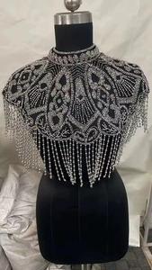 Capa con cuello chal de encaje con cuentas negras y doradas, con flecos y bordado de lentejuelas, para fiesta, boda o escenario - Product Image 2